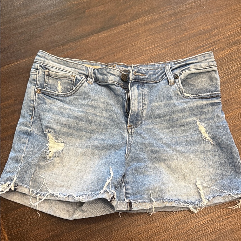 Kut from the Kloth Katy Boyfriend Shorts in Light Blue